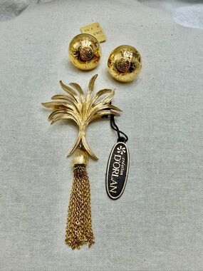 D’Orlan Mid Century Modern Tassel Gold Brooch and clip earrings
